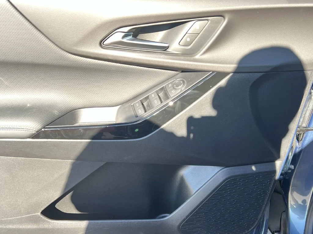 2027 Chevrolet Equinox LT - Photo 11