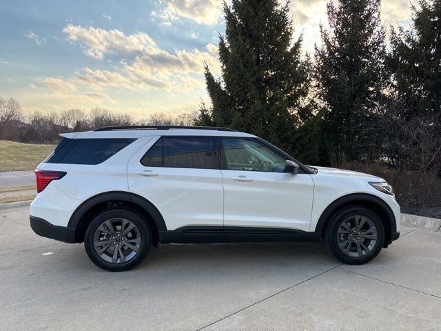 New 2026 Star White Metallic Tri-Coat Ford Active image 5