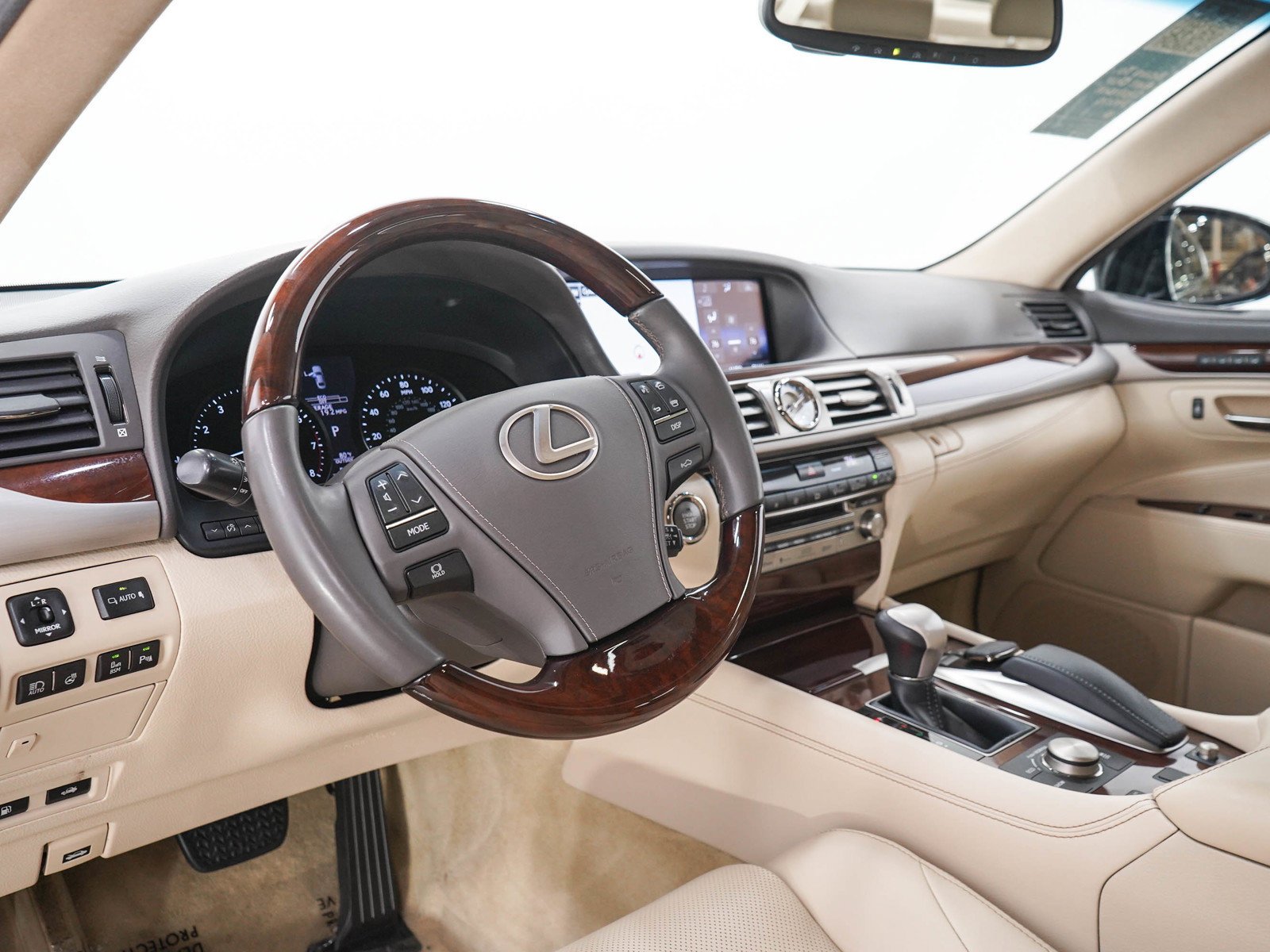 Used 2015 Obsidian Lexus 460 image 23