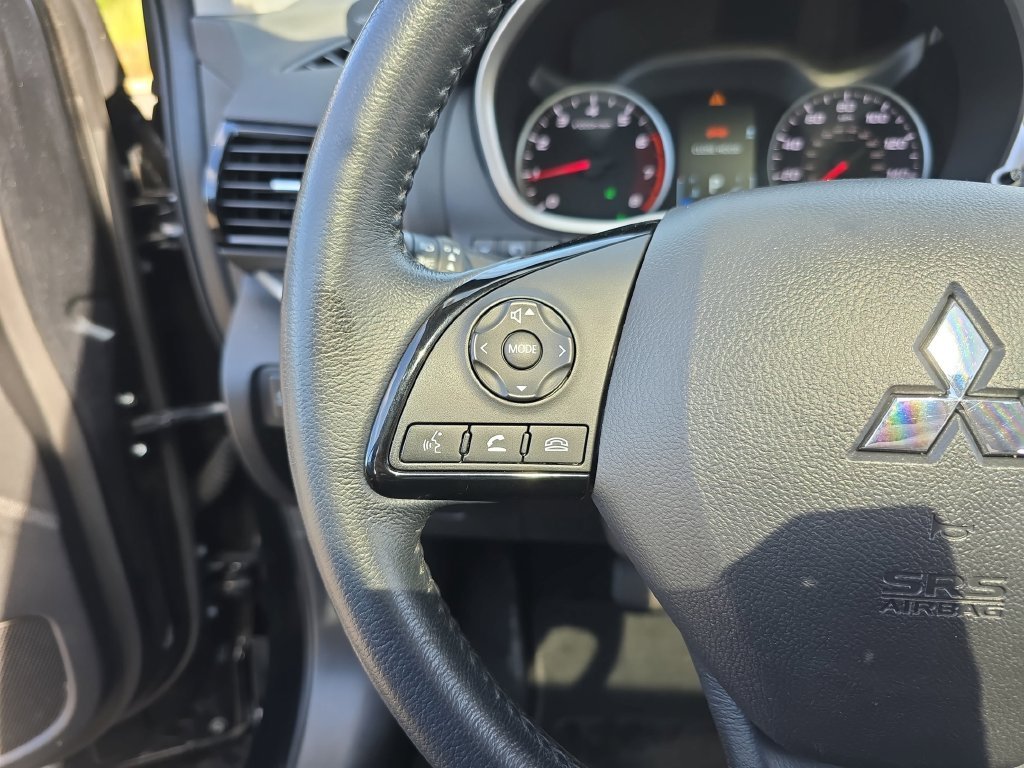 Used 2022 Black Mitsubishi SE image 17