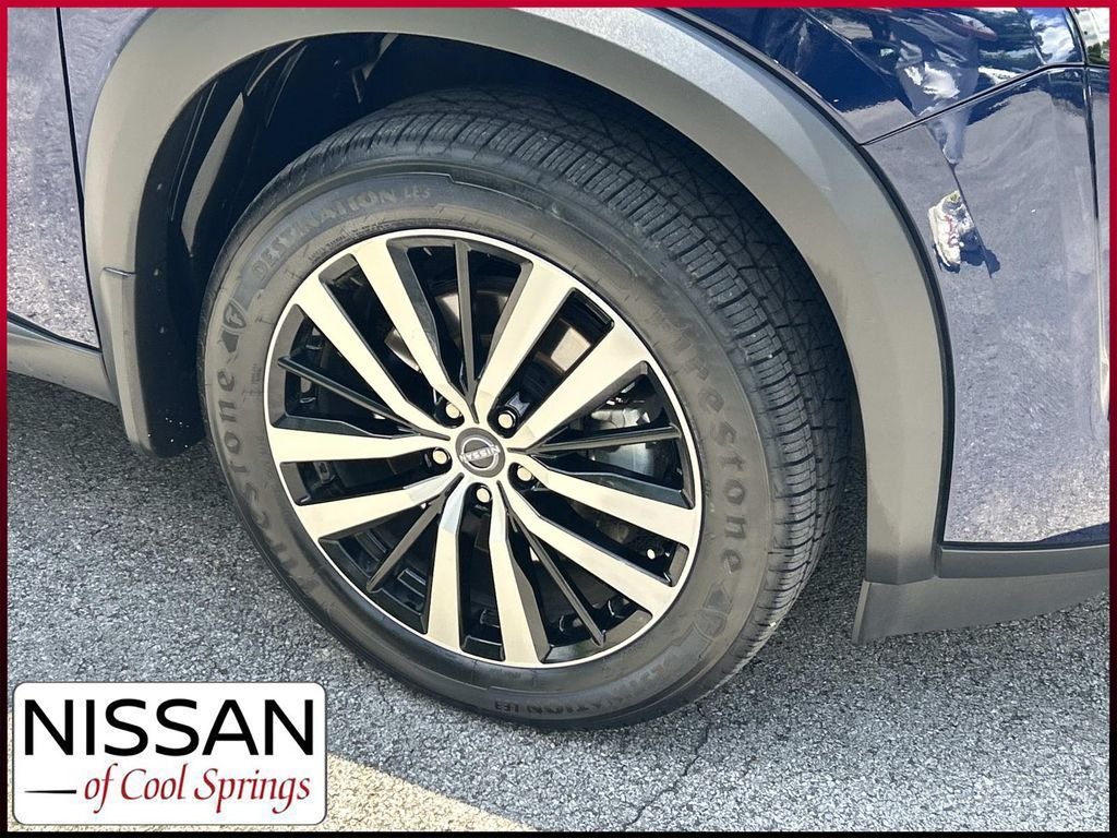 Used 2023 Blue Nissan Platinum image 9