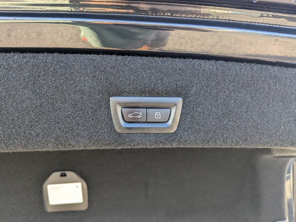 Used 2023 Black BMW 740i image 10