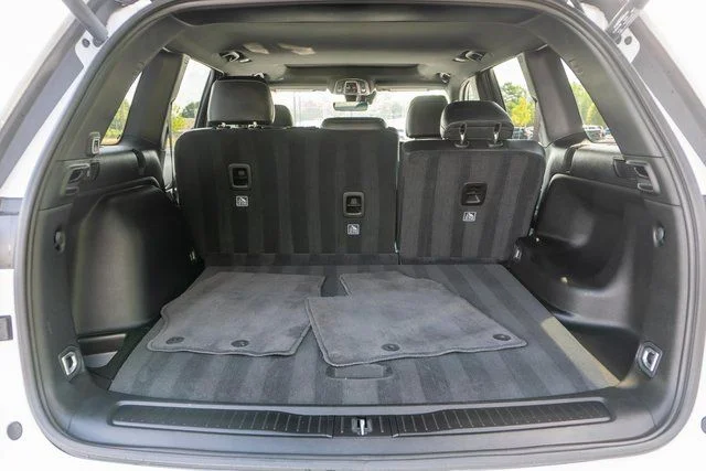 Used 2025 White Jeep Altitude X image 11