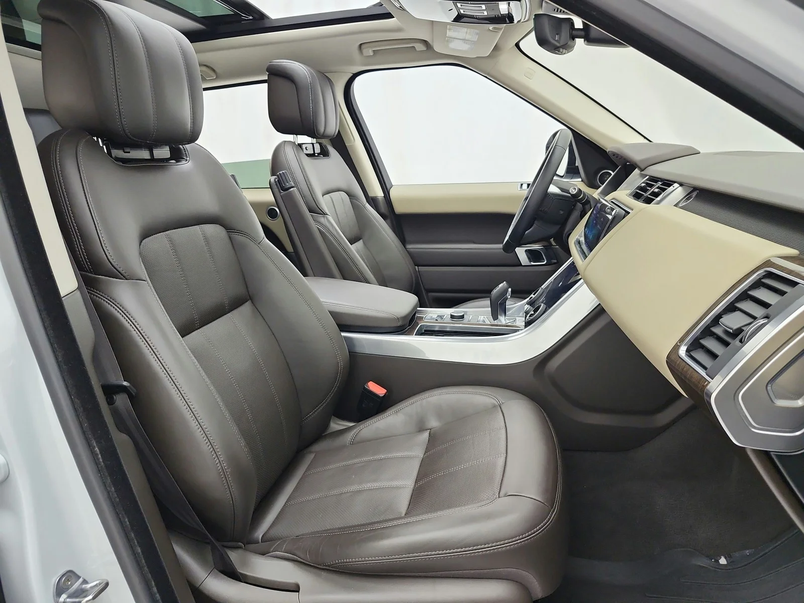 Used 2018 Yulong White Metallic Land Rover Td6 Diesel HSE image 19