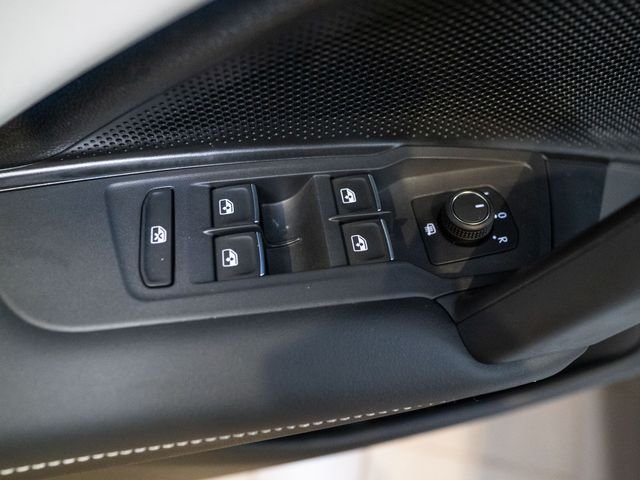 2025 Volkswagen Tiguan SE - Photo 18