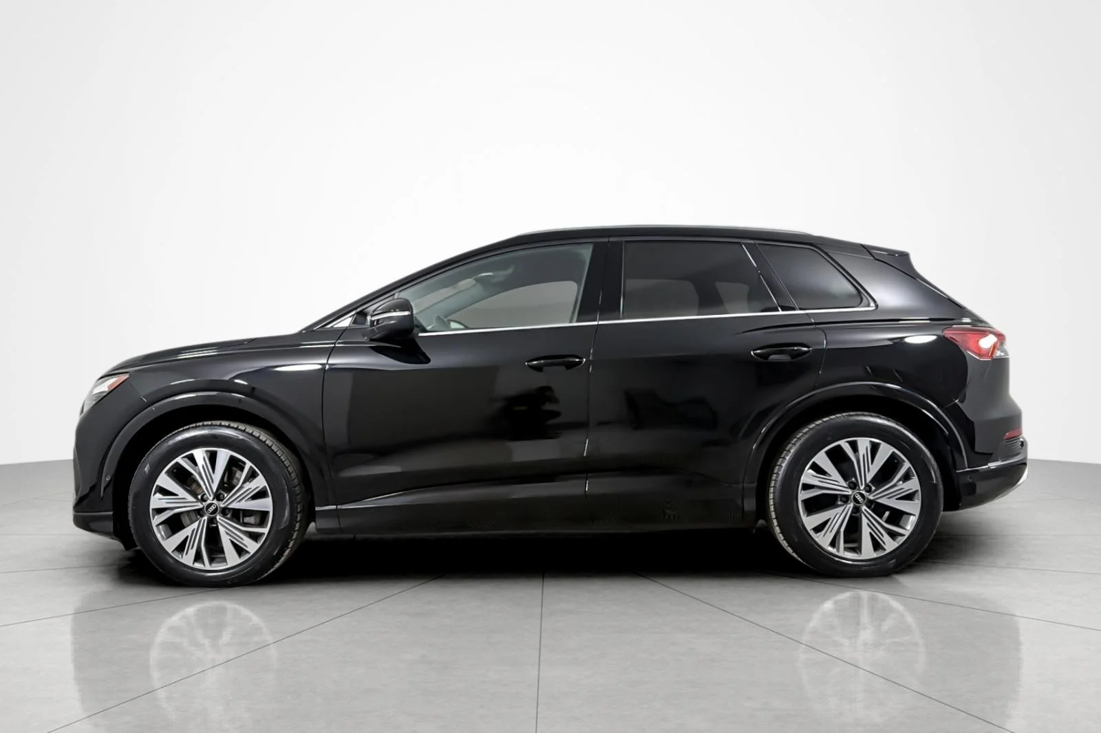 Used 2023 Mythos Black Metallic Audi Premium Plus 40 RWD image 2