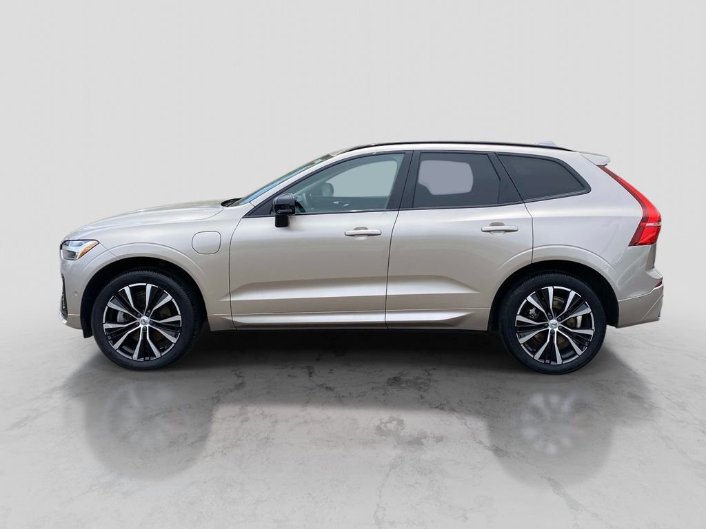 Used 2023 Gold Volvo T8 Plus Dark Theme image 2