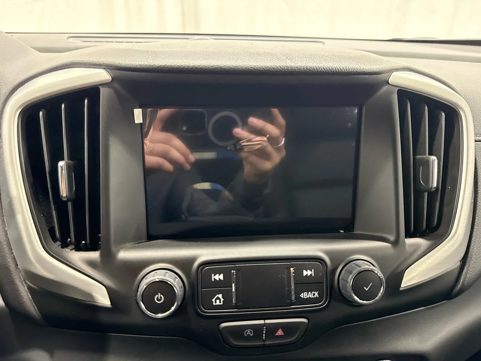 Used 2024 Sterling Metallic GMC SLT image 17