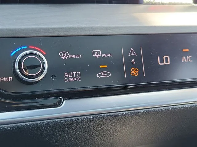 Used 2024 White Kia X-Pro image 31