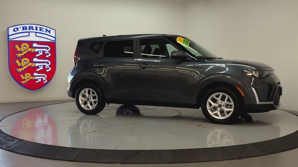 Used 2025  Kia LX image 3