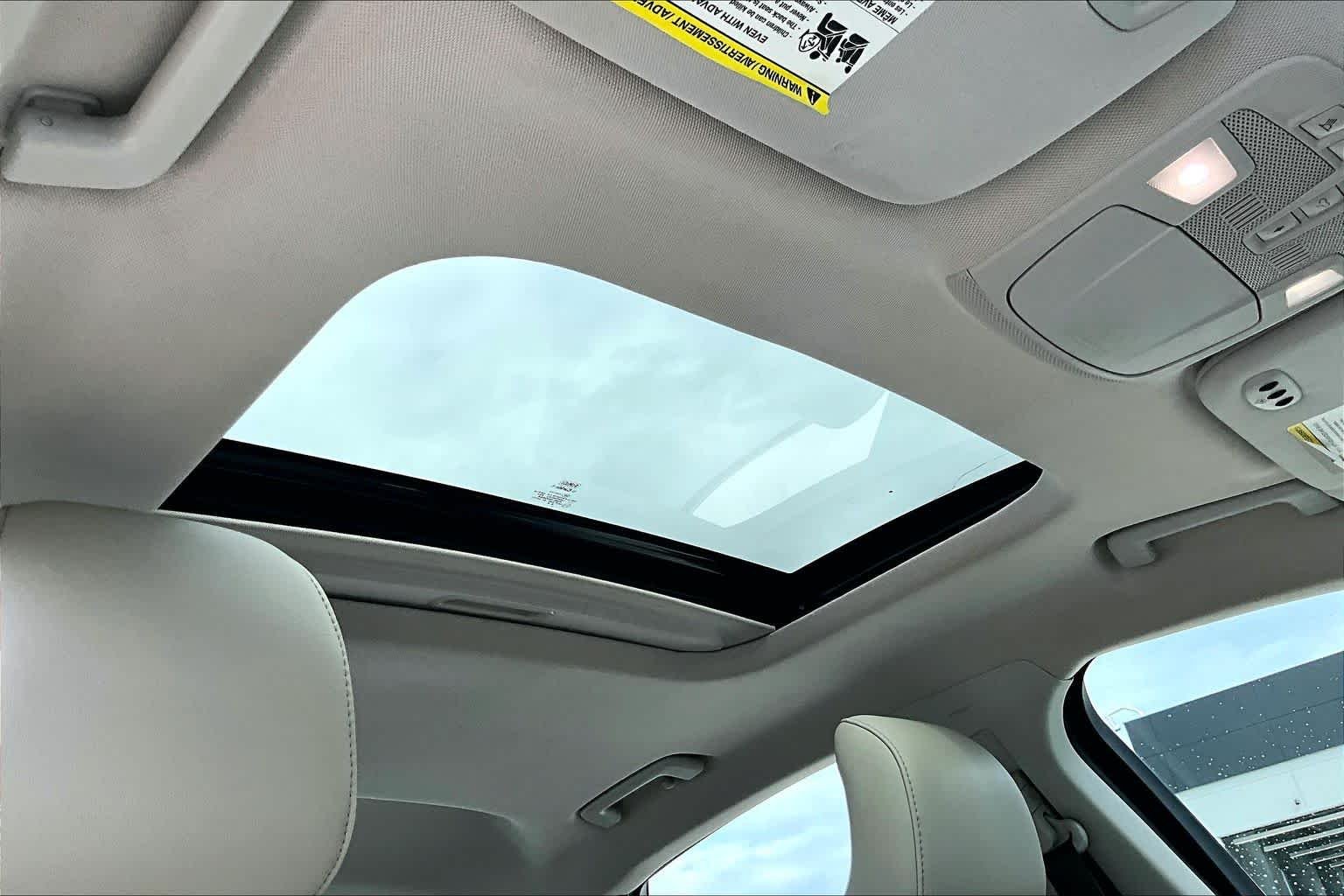 Used 2016 Oxford White Ford Titanium image 12