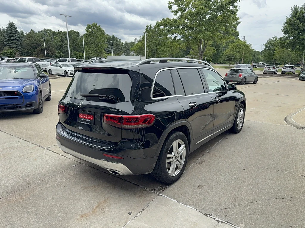 Used 2020 Cosmos Black Metallic Mercedes-Benz GLB 250 4MATIC® image 4