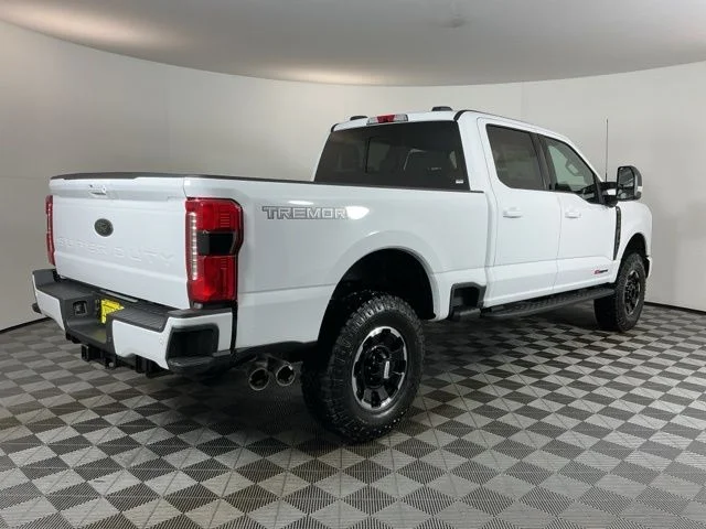 New 2026 Oxford White Ford XLT image 4