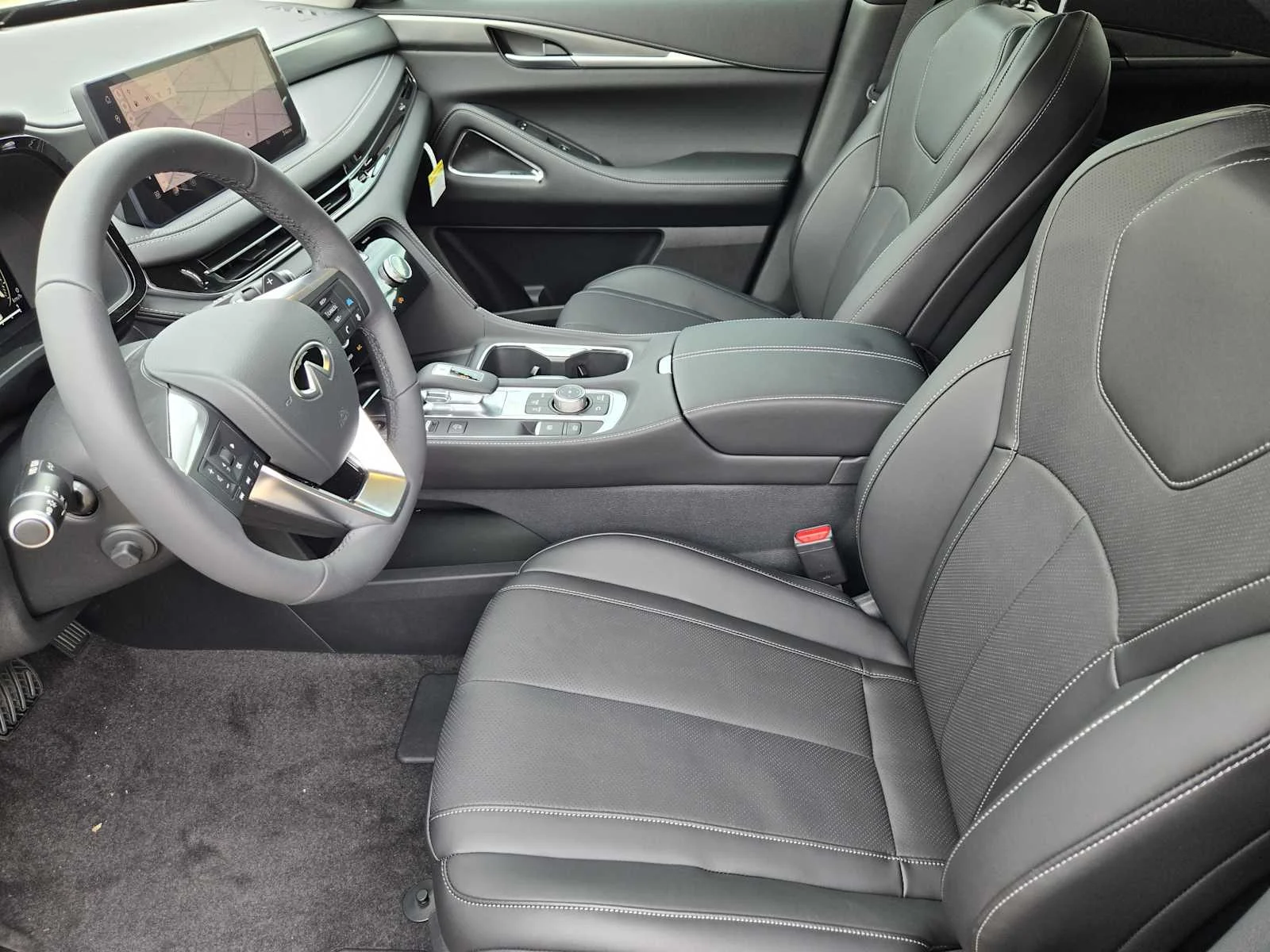 Certified Used 2026 Graphite Shadow INFINITI LUXE image 10