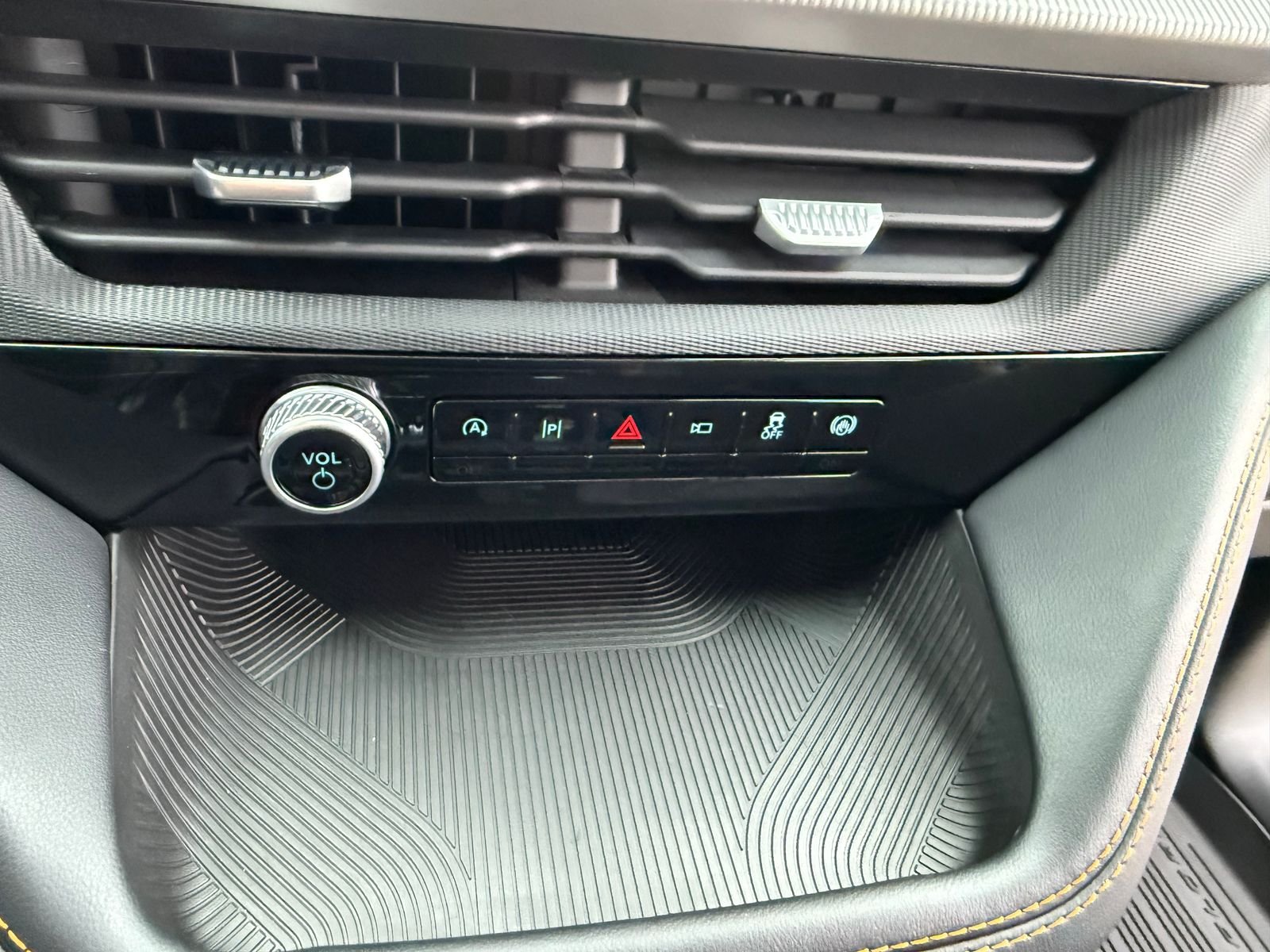 New 2026 Agate Black Metallic Ford Tremor® image 25