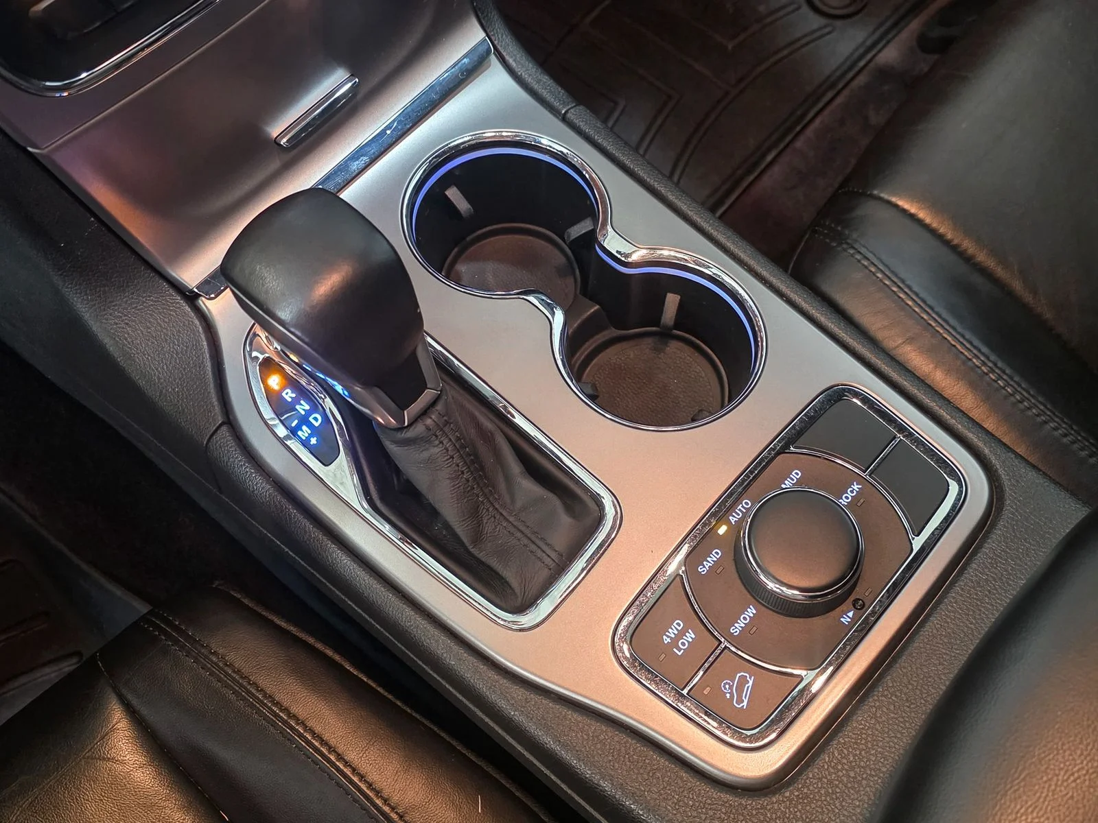 Used 2018 Red Jeep Limited image 27