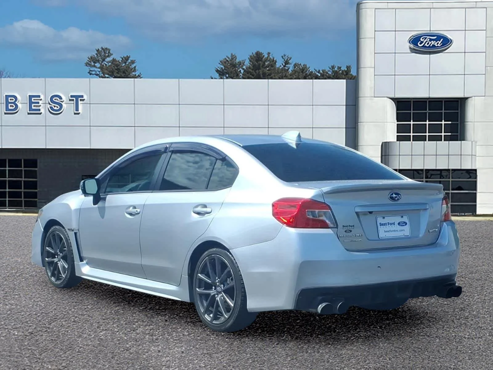 Used 2018 Ice Silver Metallic Subaru Limited image 4
