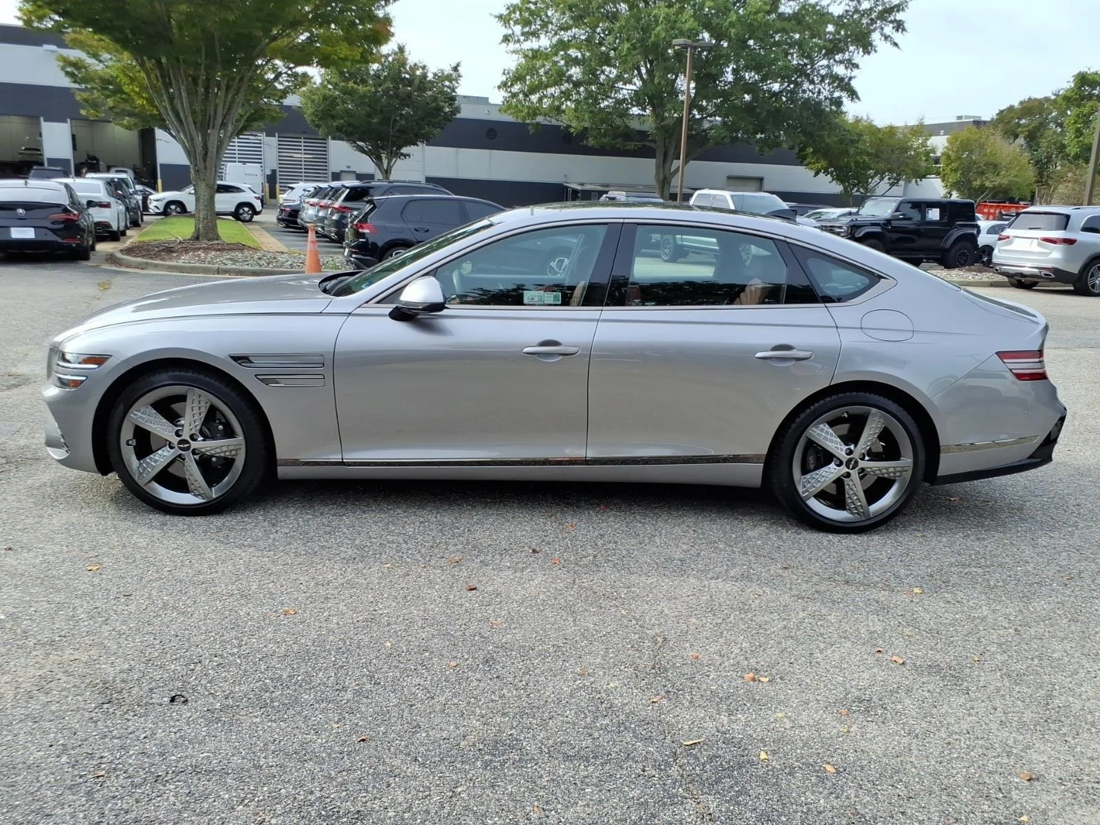 Certified Used 2025 Savile Silver Genesis 2.5T Sport Prestige image 3