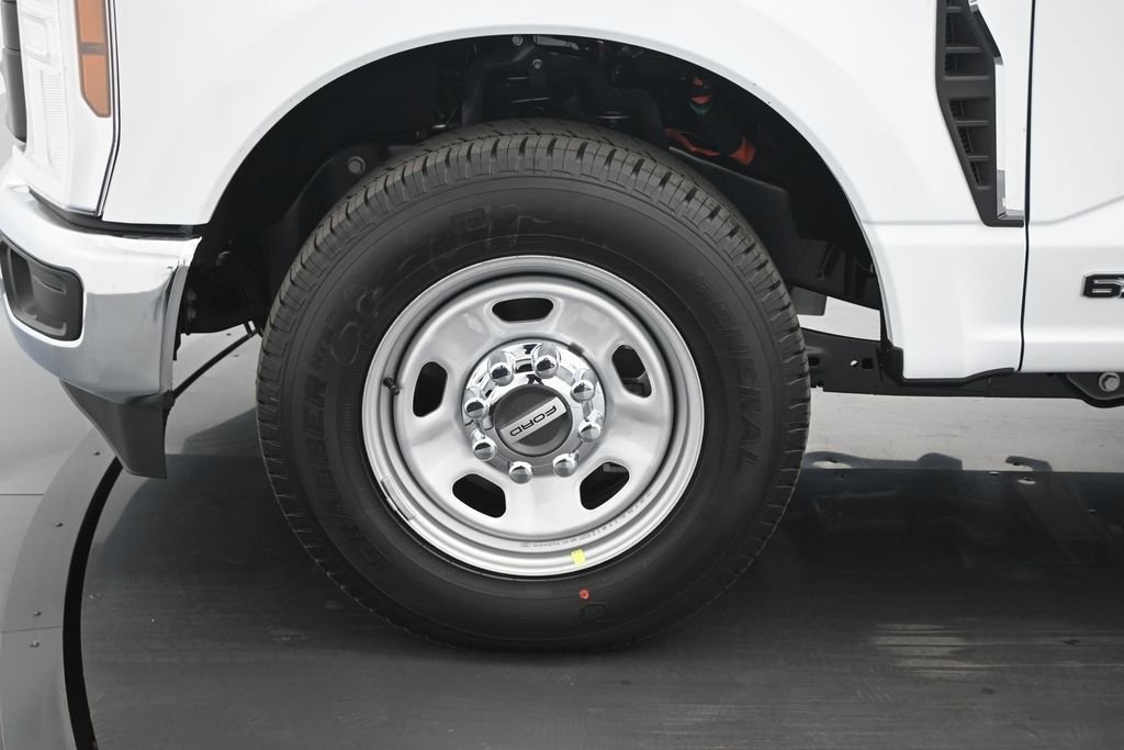 New 2026 Oxford White Ford XL image 17
