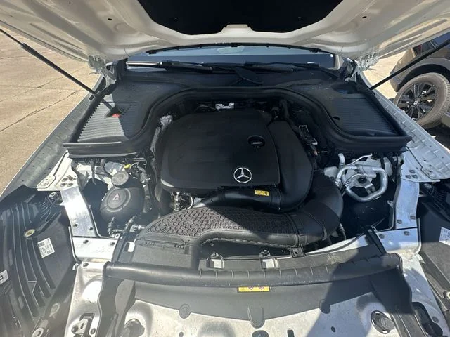 Used 2022  Mercedes-Benz GLC 300 image 32