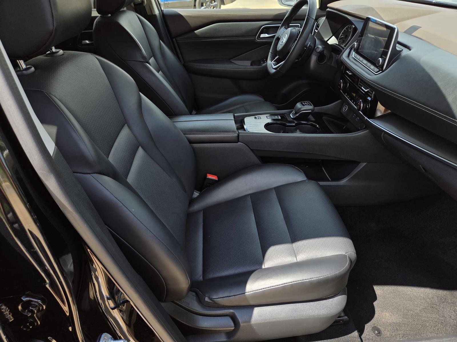 Used 2021 Super Black Nissan SV image 35