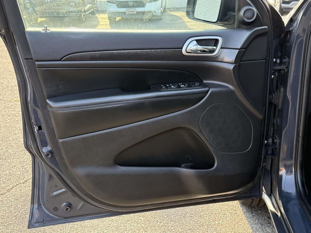 Used 2018 Black Jeep Altitude image 28