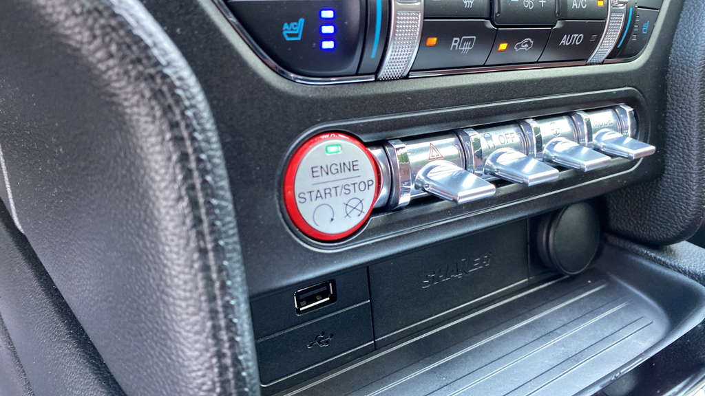 Used 2015 Black Ford GT Premium image 23