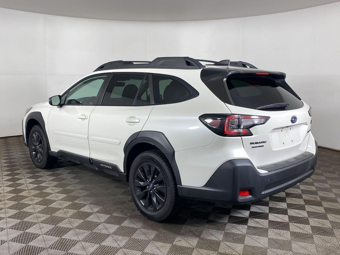 Used 2023 Crystal White Pearl Subaru Onyx Edition image 9