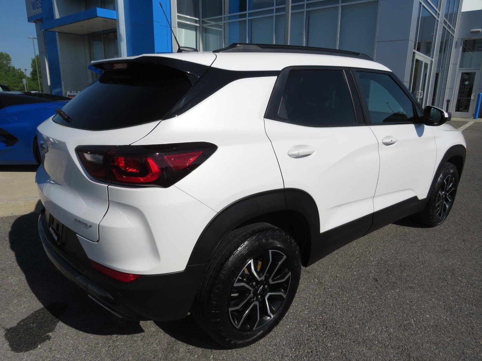 Used 2025 Pearl Chevrolet ACTIV image 8
