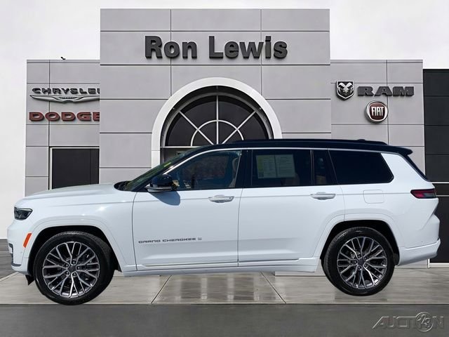 Used 2025 White Jeep Summit image 1