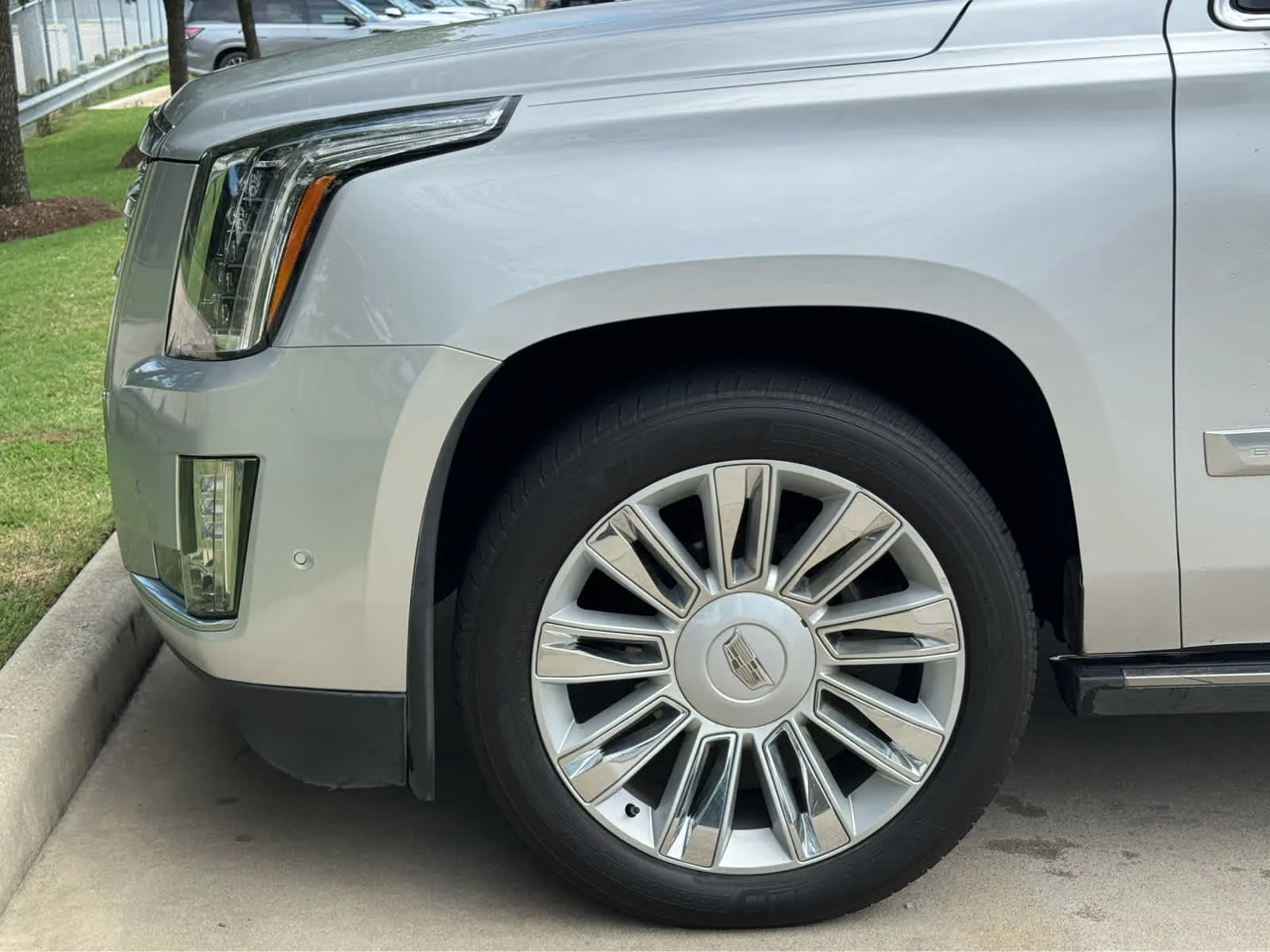 Used 2019 Radiant Silver Metallic Cadillac Platinum image 10