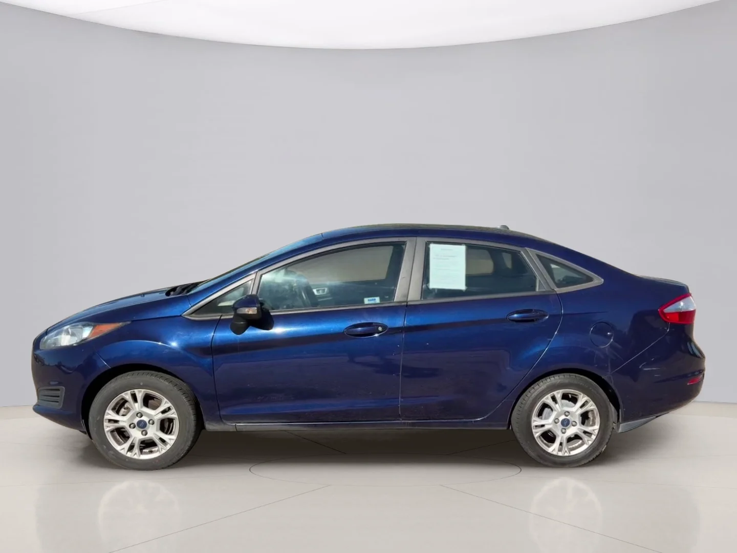 Used 2016 Blue Ford SE image 2