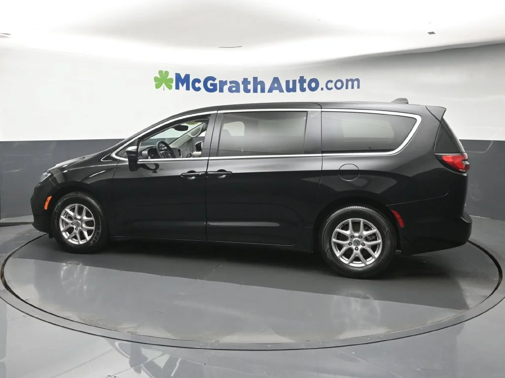 Used 2024 Black Chrysler Touring L image 23