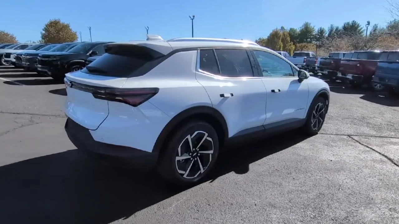 New 2026 Summit White Chevrolet LT image 43