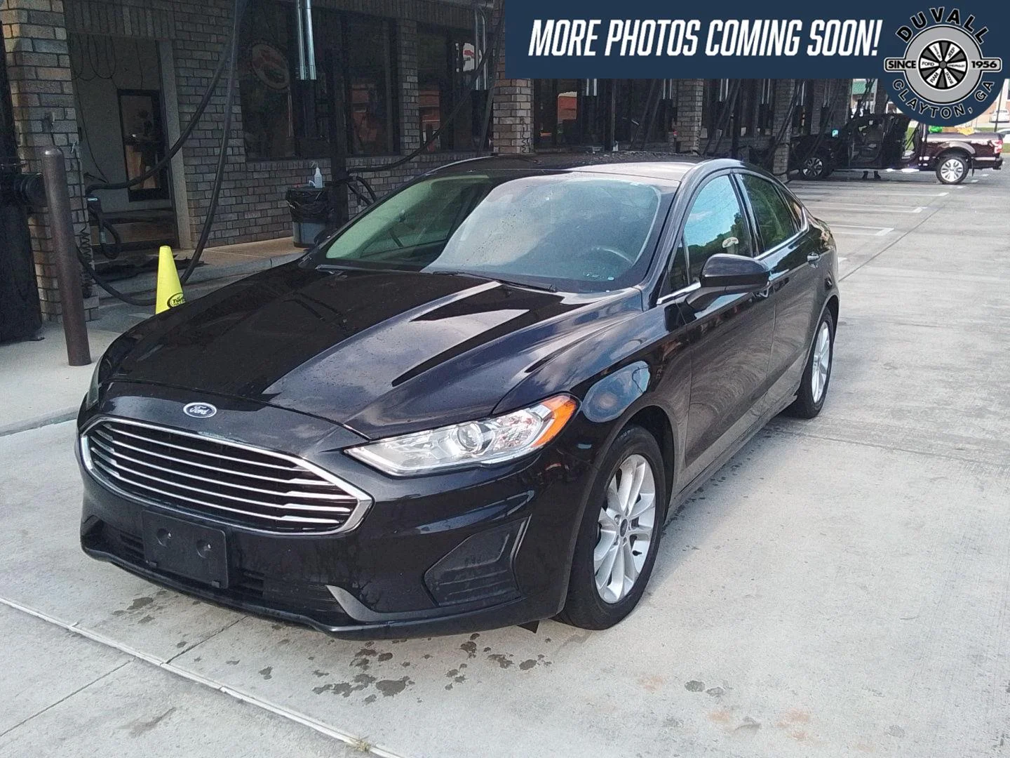 Used 2020  Ford SE image 1