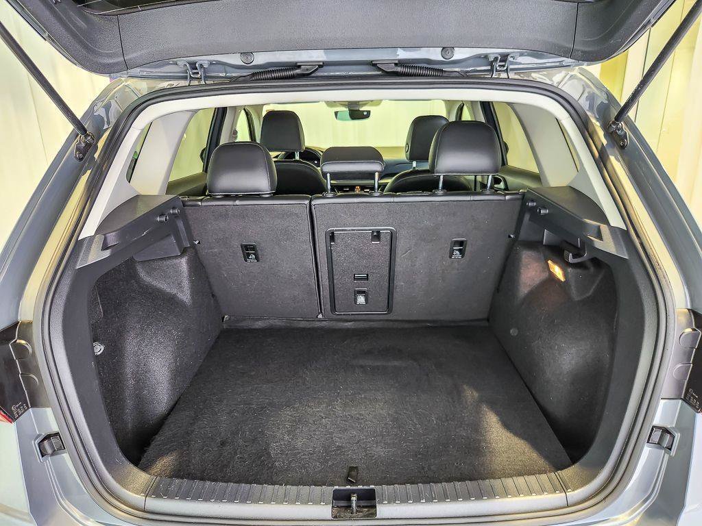Used 2023 Gray Volkswagen 1.5T SE image 19