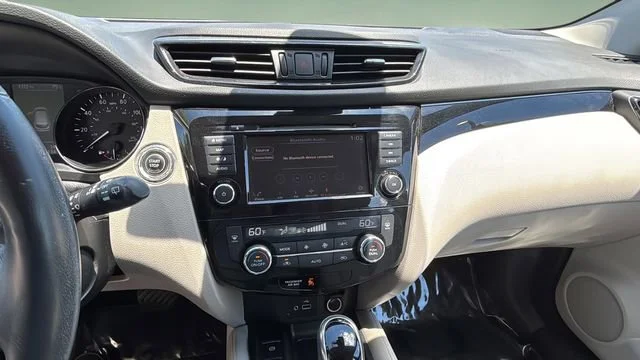 Used 2019 White Nissan SL image 26