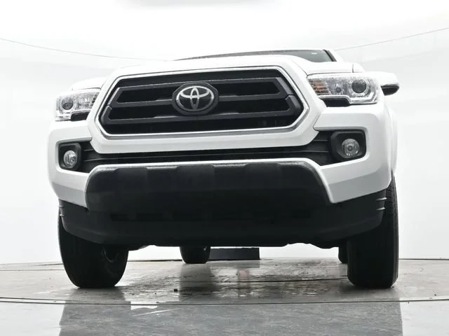 Used 2022 White Toyota SR5 image 21