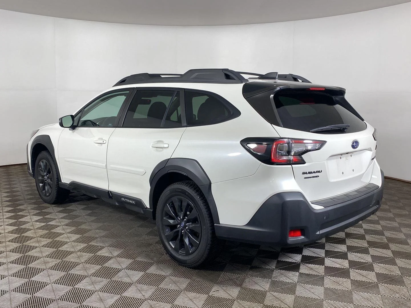 Used 2023 Crystal White Pearl Subaru Onyx Edition image 9