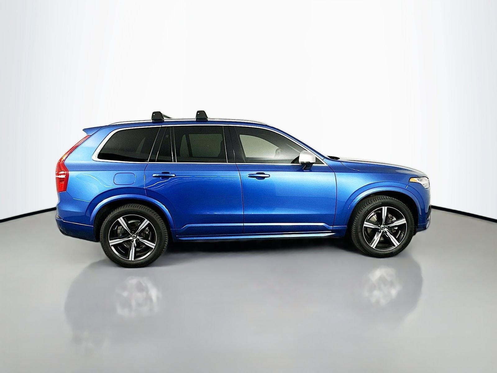 Used 2019 Blue Metallic Volvo T6 R-Design image 8
