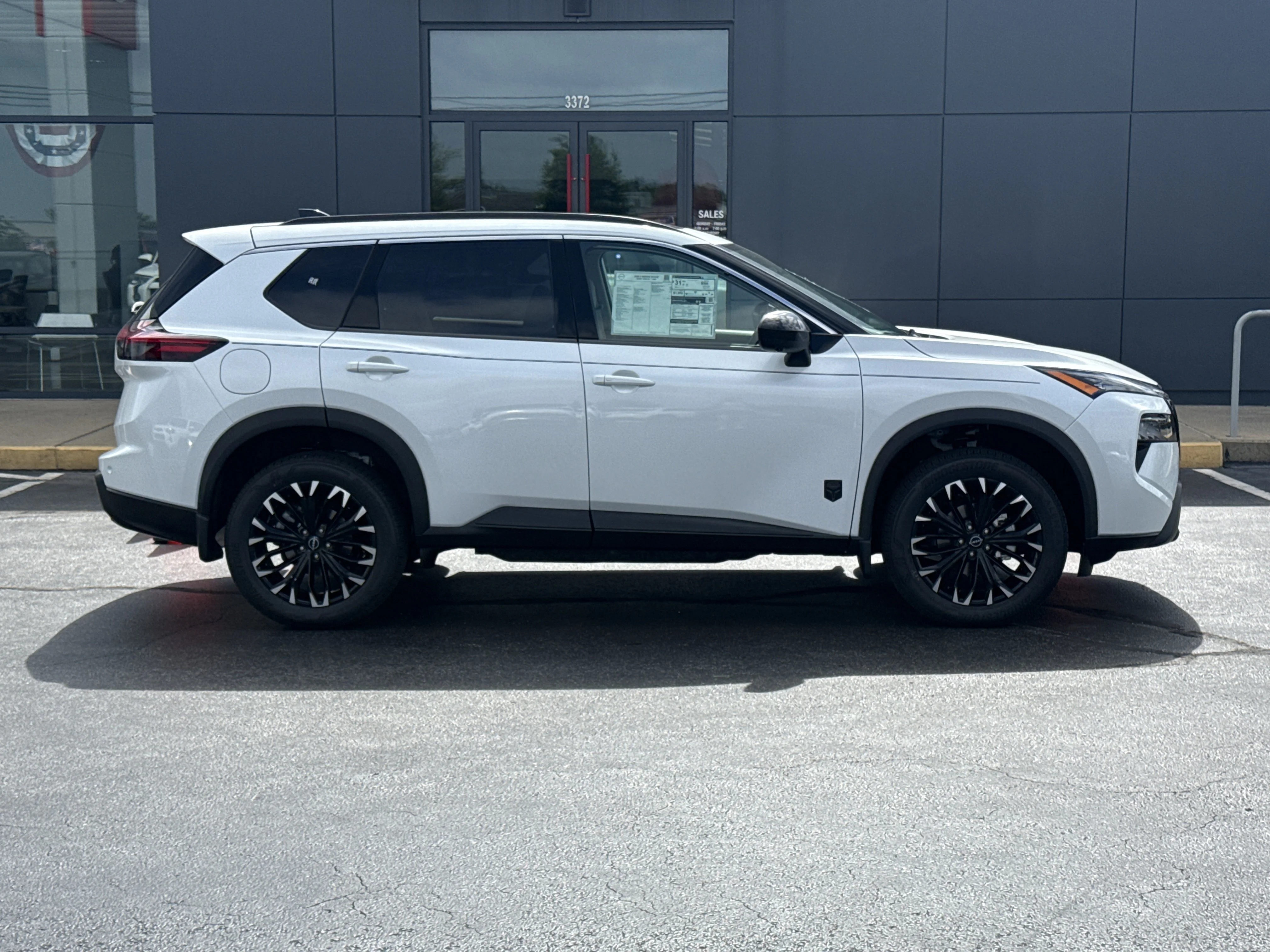 New 2026 Everest White Pearl Tricoat Nissan Dark Armor AWD image 2