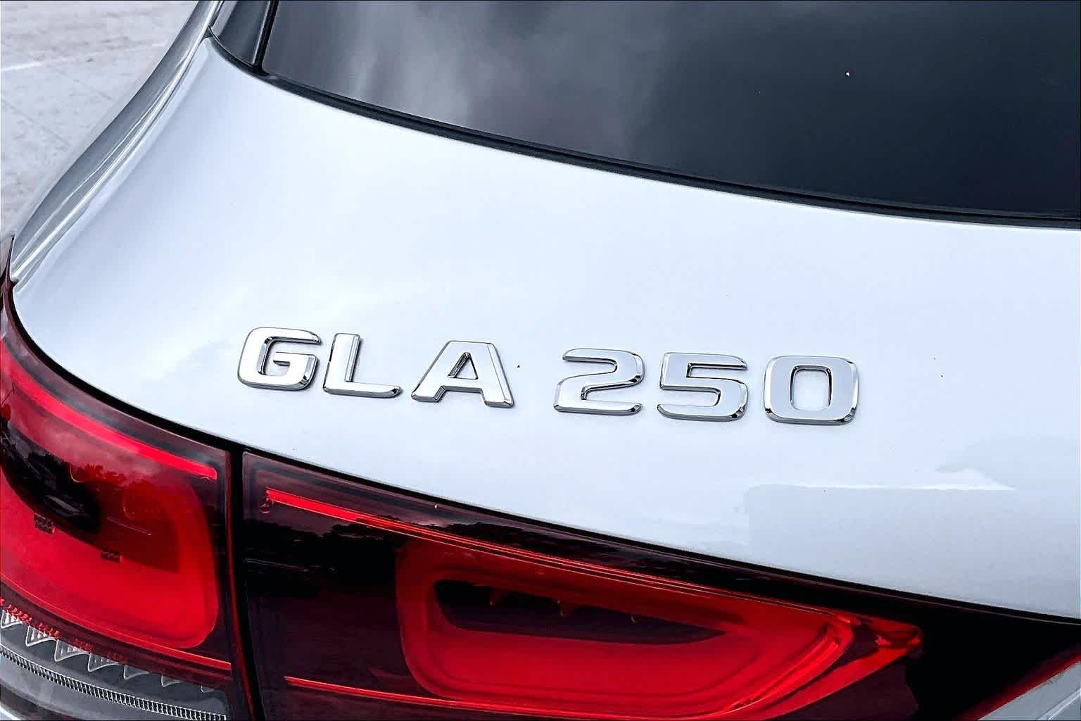 Used 2021 Iridium Silver Metallic Mercedes-Benz GLA 250 image 21