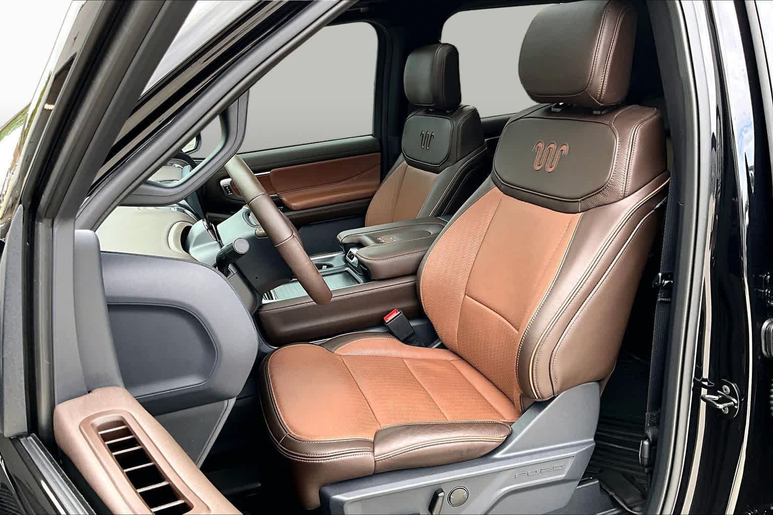 Used 2025 Agate Black Metallic Ford King Ranch image 8