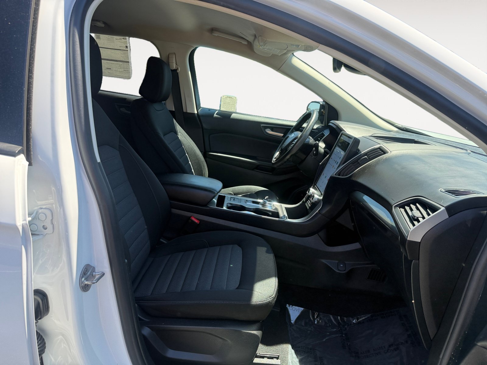 Used 2023 Oxford White Ford SE image 19