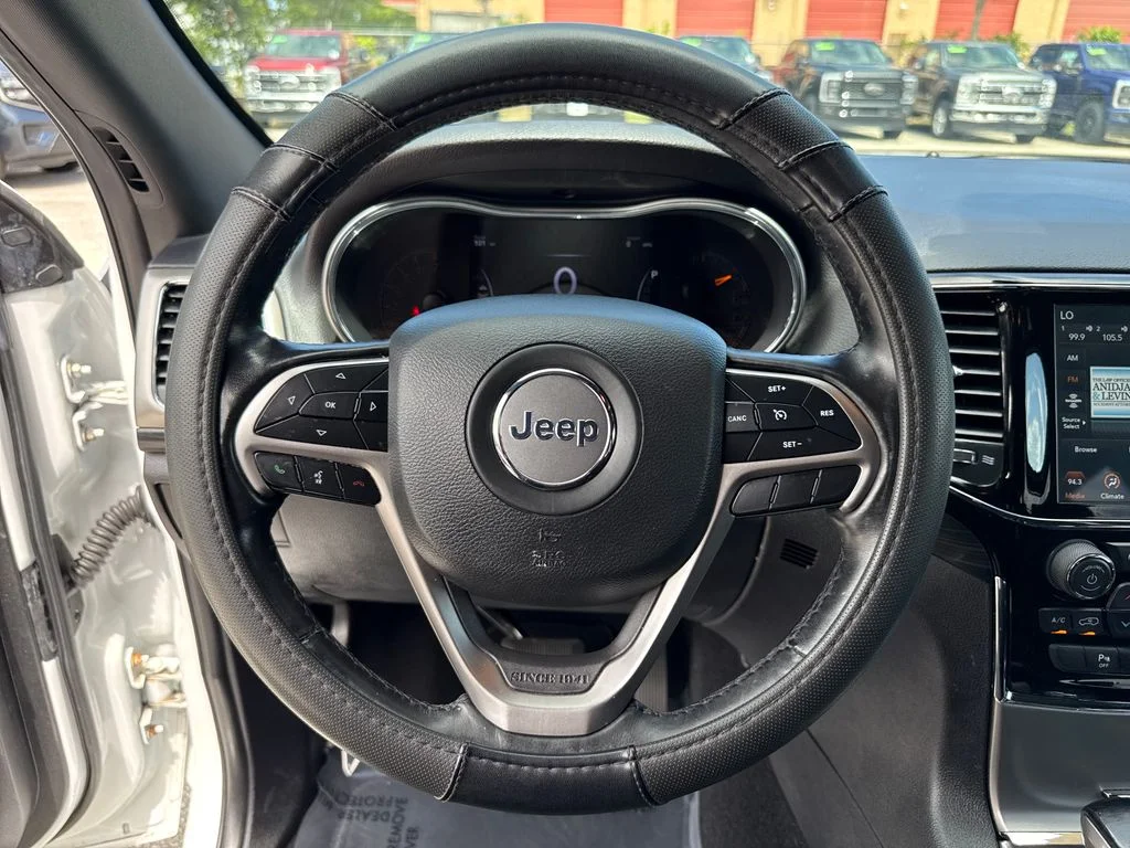 Certified Used 2021 White Jeep Laredo X image 14