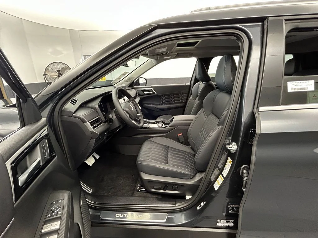 New 2026 Gray Mitsubishi SEL image 10