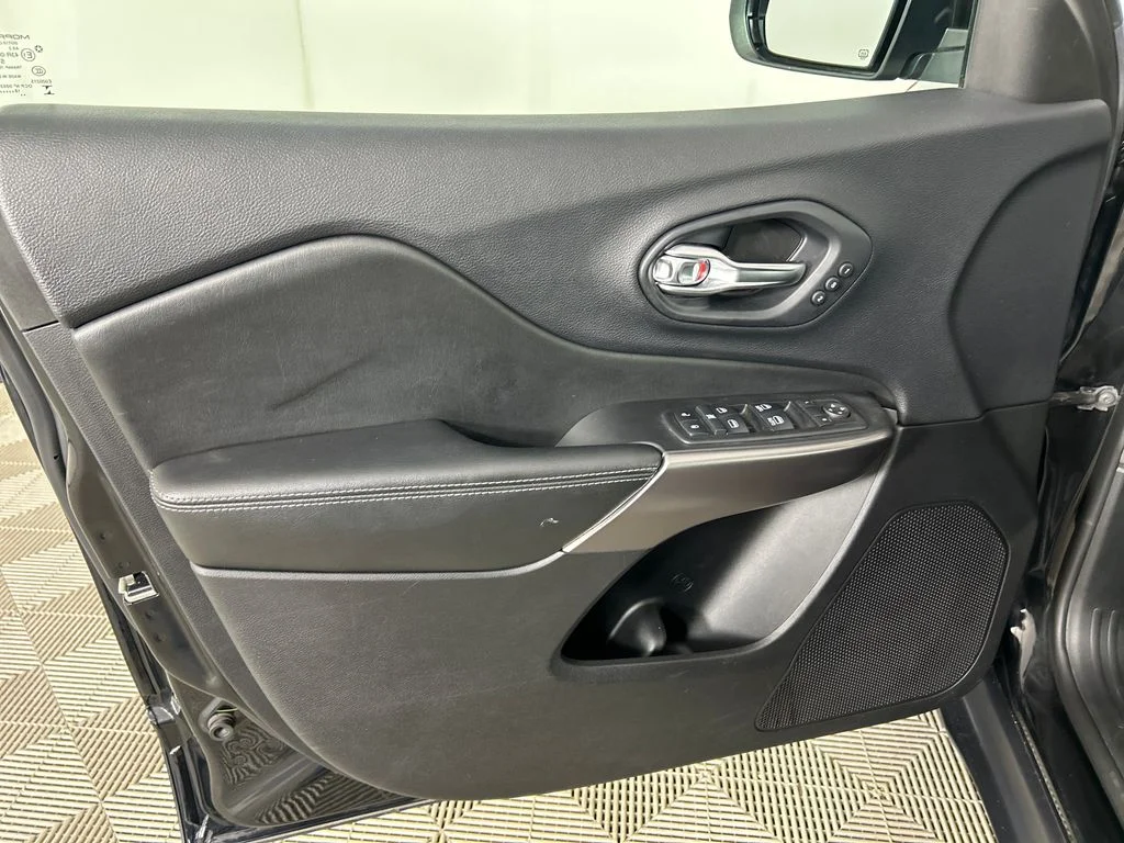 Used 2019 Black Jeep Limited image 12
