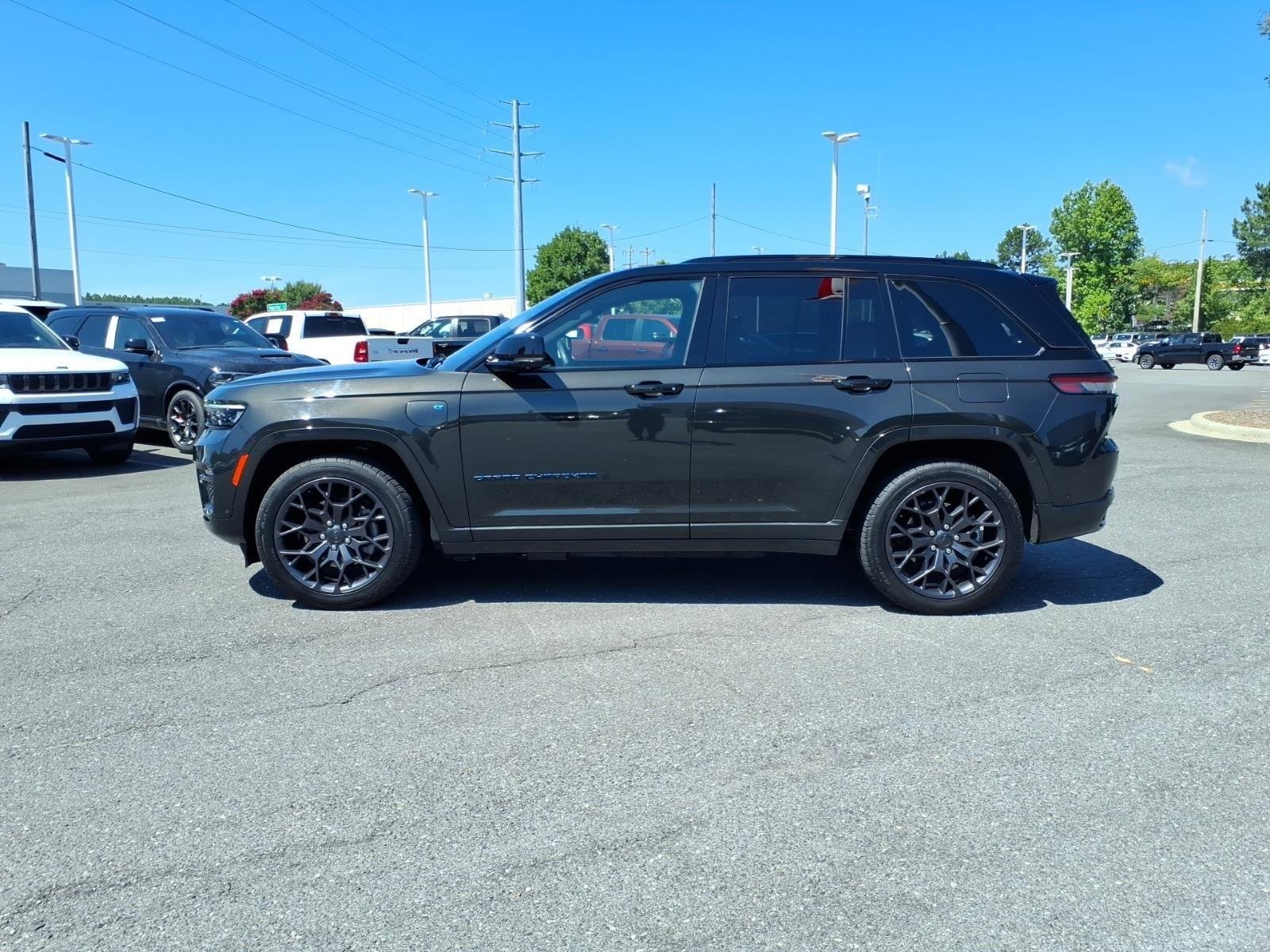 Used 2023 Rocky Mountain Pearlcoat Jeep Summit image 3