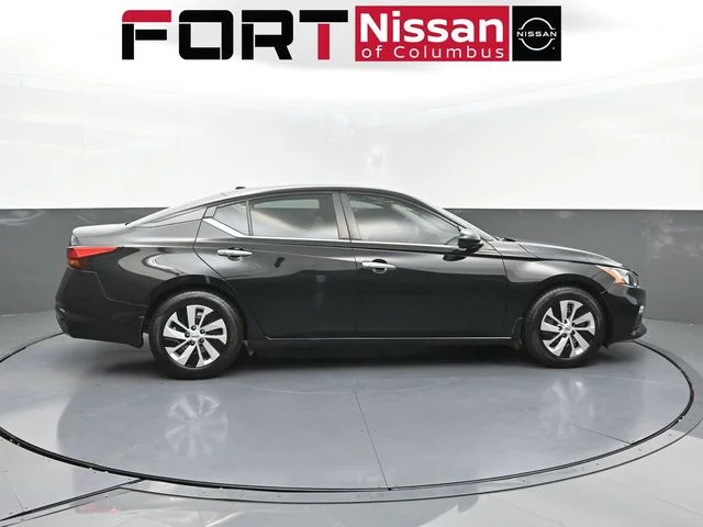 Used 2020 Black Nissan 2.5 S image 8