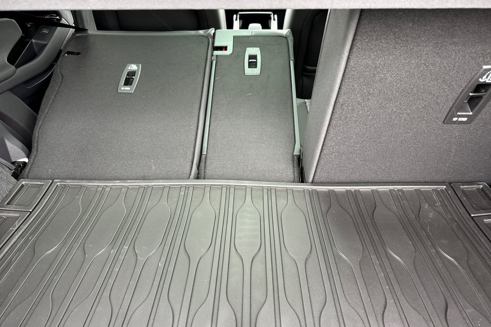 New 2026 Fuji White Land Rover S image 15